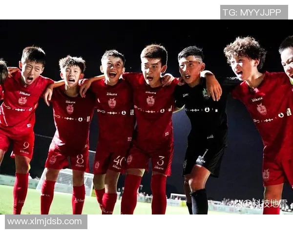 足球巨星齐聚一堂展开精彩挑战赛展现球技与团队合作精神